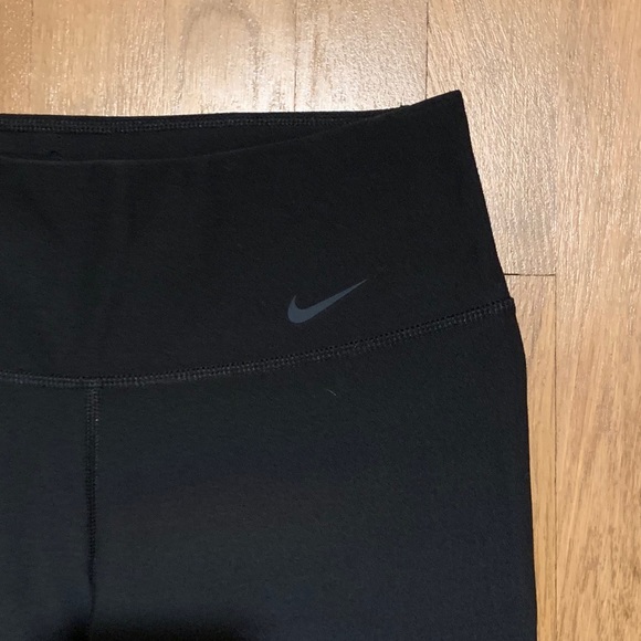 NIKE Dri-Fit One Legend Pant Cropped! ✨ - Picture 4 of 7